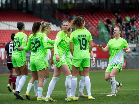 Fenna Kalma VfL Wolfsburg, 19 , Jule Brand VfL Wolfsburg, 29 , Ewa Pajor VfL Wolfsburg, 09 , Sveindis Jane Jonsdottir VfL Wolfsburg, 23 , Marina Hegering VfL Wolfsburg, 31 and team celebrate the goal to make it 1 6 from the penalty spot, GER, FC Nuernberg vs VfL Wolfsburg, Football Google Pixel Womens Bundesliga, Matchday 14, Season 2023 2024, 17 02 2024 DFB regulations prohibit any use of photographs as image sequences and or quasi video GER, FC Nuernberg vs VfL Wolfsburg, Football Google Pixel Womens Bundesliga, Matchday 14, Season 2023 2024, 17 02 2024 Nuernberg Copyright: xEibner-Pressefoto Memmlerx EP_MMR