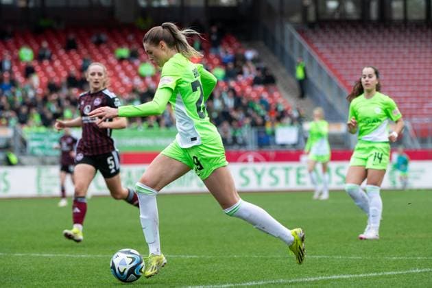 Jule Brand VfL Wolfsburg, 29 on the ball, GER, FC Nuernberg vs VfL Wolfsburg, Football Google Pixel Womens Bundesliga, 14 Matchday, Season 2023 2024, 17 02 2024 DFB regulations prohibit any use of photographs as image sequences and or quasi video GER, FC Nuernberg vs VfL Wolfsburg, Football Google Pixel Womens Bundesliga, 14 Matchday, Season 2023 2024, 17 02 2024 Nuernberg Copyright: xEibner-Pressefoto Memmlerx EP_MMR