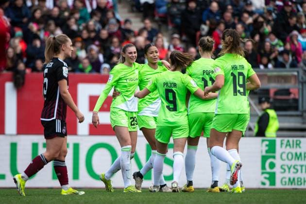 Sveindis Jane Jonsdottir VfL Wolfsburg, 23 , Jule Brand VfL Wolfsburg, 29 , Ewa Pajor VfL Wolfsburg, 09 , Alexandra Popp VfL Wolfsburg, 11 , Fenna Kalma VfL Wolfsburg, 19 celebrate the goal for 1 7, GER, FC Nuernberg vs VfL Wolfsburg, Football Google Pixel Women Bundesliga, 14 Spieltag, Saison 2023 2024, 17 02 2024 DFB regulations prohibit any use of photographs as image sequences and or quasi video GER, FC Nuernberg vs VfL Wolfsburg, Fußball Google Pixel Frauen Bundesliga, 14 Spieltag, Saison 2023 2024, 17 02 2024 Nuernberg Copyright: xEibner-Pressefoto Memmlerx EP_MMR