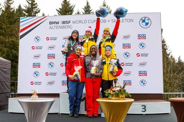 Bilder des Jahres 2024, Sport 02 Feburar Sport Themen der Woche KW07 Bob-Weltcup Altenberg 2024 - Monobob Frauen DEU Deutschland Sachsen Altenberg, 17.02.2024, BMW IBSF Weltcup Bob in Altenberg, SachsenEnergie-Eiskanal, Monobob Frauen, Podium: Laura Nolte (GER, Platz 1), Elana Meyers Taylor (USA, Platz 2), Lisa Buckwitz (GER, Platz 3), Andreea Grecu (ROU), Maureen Zimmer (GER), Cynthia Appiah (CAN). *** Bobsleigh World Cup Altenberg 2024 Monobob Women DEU Germany Sachsen Altenberg, 17 02 2024, BMW IBSF World Cup Bobsleigh in Altenberg, SachsenEnergie Eiskanal, Monobob Women, Podium Laura Nolte GER, 1st place , Elana Meyers Taylor USA, 2nd place , Lisa Buckwitz GER, 3rd place , Andreea Grecu ROU , Maureen Zimmer GER , Cynthia Appiah CAN AF_Bob_Altenberg_46052