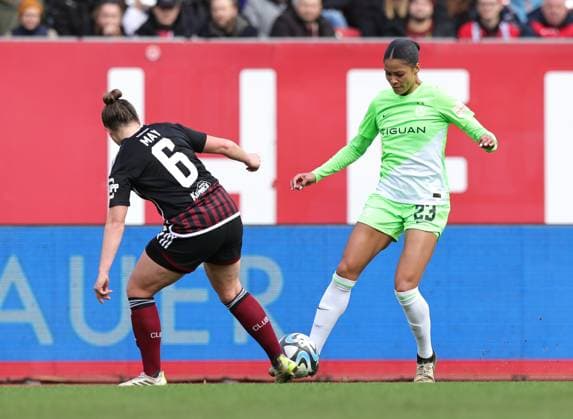 17 02 2024 Soccer Season 2023 2024 1 Women Soccer Bundesliga 14 Matchday 1 FC Nürnberg FCN Club VfL Wolfsburg Sportfoto Zink DaMa xdaxmax Jessica May 6, 1 FC Nürnberg FCN Sveindis Jonsdottir 23, VfL Wolfsburg