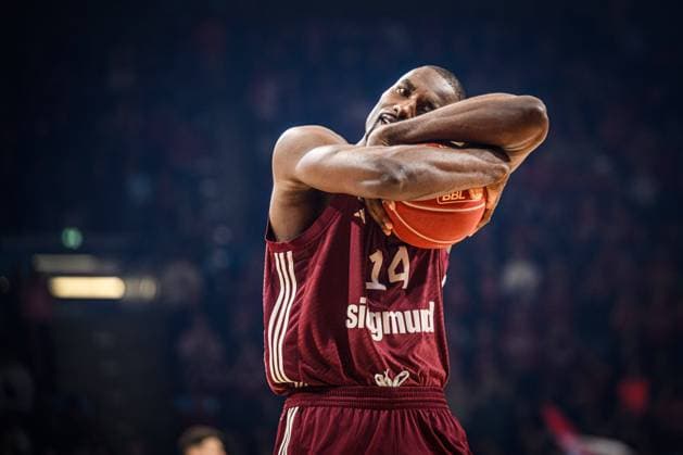 17 02 2024, BMW Park, Germany, Muenchen, Bamberg Baskets vs FC Bayern Muenchen semi-final SIEGMUND TOP FOUR 2024, Serge Ibaka FC Bayern Muenchen Basketball gestures, gestures Photo H Langer BMW Park Muenchen Germany 541_BAMFCB20240218_002 Langer-541