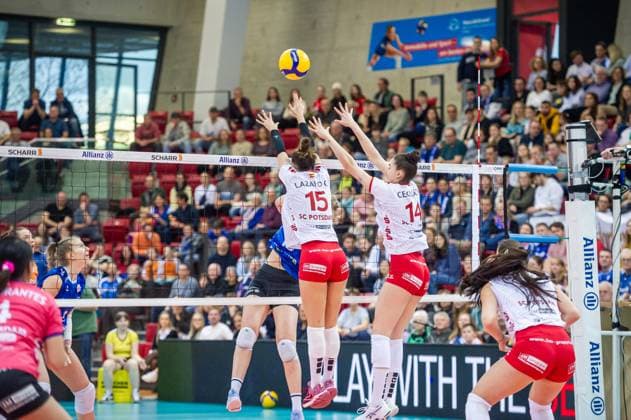 Potsdam block Raquel Lazaro SC Potsdam, 15 and Anastasia Cekulaev SC Potsdam, 14 , re Allianz MTV Stuttgart SC Potsdam, Sport, Volleyball Bundesliga, Frauen, VBL, Saison 2023 24, 17 02 2024, Stuttgart SCHARRena , DEU Allianz MTV Stuttgart SC Potsdam, Sport, Volleyball Bundesliga, Frauen, VBL, Saison 2023 24, 17 02 2024, Stuttgart SCHARRena , DEU Stuttgart Copyright: xSandyxDinkelackerx EP_SDR