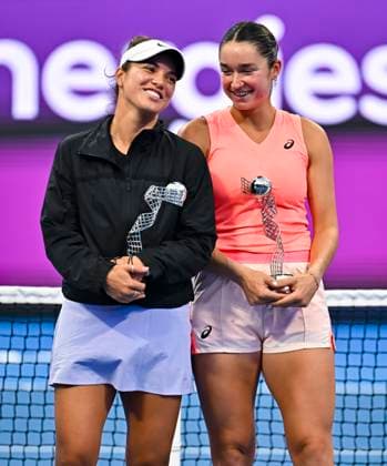 Qatar TotalEnergies Open - Final Caroline Dolehide and Desirae Krawczyk from the US are holding their runner-up trophies after losing to Demi Schuurs from the Netherlands and Luisa Stefani of Brazil in the doubles final at the WTA, Tennis Damen 1000-Qatar TotalEnergies Open tennis tournament at the Khalifa International Tennis Complex in Doha, Qatar, on February 17, 2024. DOHA Qatar  Copyright: xNoushadxThekkayilx originalFilename:varittyakkal-qatartot240217_npVbG.jpg