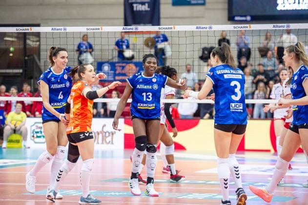 Krystal Rivers Allianz MTV Stuttgart, 13 , center and team joy after winning set Allianz MTV Stuttgart SC Potsdam, Sport, Volleyball Bundesliga, Women, VBL, Saison 2023 24, 17 02 2024, Stuttgart SCHARRena , DEU Allianz MTV Stuttgart SC Potsdam, Sport, Volleyball Bundesliga, Women, VBL, Saison 2023 24, 17 02 2024, Stuttgart SCHARRena , DEU Stuttgart Copyright: xSandyxDinkelackerx EP_SDR