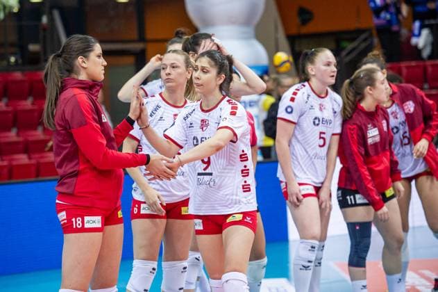 Kristina Guncheva SC Potsdam, 09 , Veronika Djokic SC Potsdam, 18 Disappointed SC Potsdam team after defeat in Stuttgart Allianz MTV Stuttgart SC Potsdam, Sport, Volleyball Bundesliga, Women, VBL, Season 2023 24, 17 02 2024, Stuttgart SCHARRena , DEU Allianz MTV Stuttgart SC Potsdam, Sport, Volleyball Bundesliga, Women, VBL, Season 2023 24, 17 02 2024, Stuttgart SCHARRena , DEU Stuttgart Copyright: xSandyxDinkelackerx EP_SDR