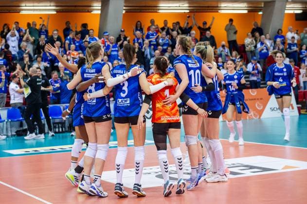 Jubilee dance at MTV Stuttgart Joy after home win Allianz MTV Stuttgart SC Potsdam, Sport, Volleyball Bundesliga, Women, VBL, Season 2023 24, 17 02 2024, Stuttgart SCHARRena , DEU Allianz MTV Stuttgart SC Potsdam, Sport, Volleyball Bundesliga, Women, VBL, Season 2023 24, 17 02 2024, Stuttgart SCHARRena , DEU Stuttgart Copyright: xSandyxDinkelackerx EP_SDR