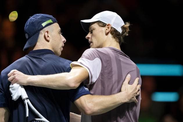 ROTTERDAM - Tallon Greekpoor (NED) leaves the court after his lost match against Jannik Sinner (ITA) during the second semi-final on the sixth day of the ABN AMRO Open tennis tournament in Ahoy. ANP SANDER KONING ABN AMRO Open 2024 xVIxANPxSportx xxANPxIVx 491359708 originalFilename: 491359708.jpg