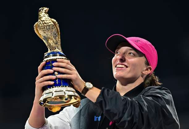 Qatar TotalEnergies Open - Day 7 Iga Swiatek of Poland is posing with the trophy after winning the WTA, Tennis Damen 1000-Qatar TotalEnergies Open tennis tournament final against Elena Rybakina of Kazakhstan at the Khalifa International Tennis Complex in Doha, Qatar, on February 17, 2024. DOHA Qatar  Copyright: xNoushadxThekkayilx originalFilename:varittyakkal-qatartot240218_np9uA.jpg