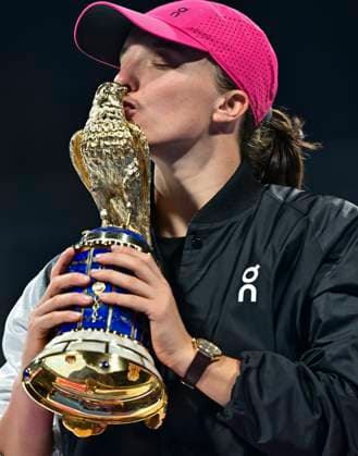 Qatar TotalEnergies Open - Day 7 Iga Swiatek of Poland is posing with the trophy after winning the WTA, Tennis Damen 1000-Qatar TotalEnergies Open tennis tournament final against Elena Rybakina of Kazakhstan at the Khalifa International Tennis Complex in Doha, Qatar, on February 17, 2024. DOHA Qatar  Copyright: xNoushadxThekkayilx originalFilename:varittyakkal-qatartot240218_npAMu.jpg
