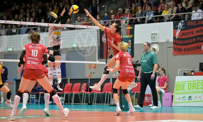 17 02 2024, Dresdens Nathalie Lemmens smashes, Volleyball, 1 Bundesliag, Intermediate round, Dresdner SC VfB Suhl 3 2, Dresden