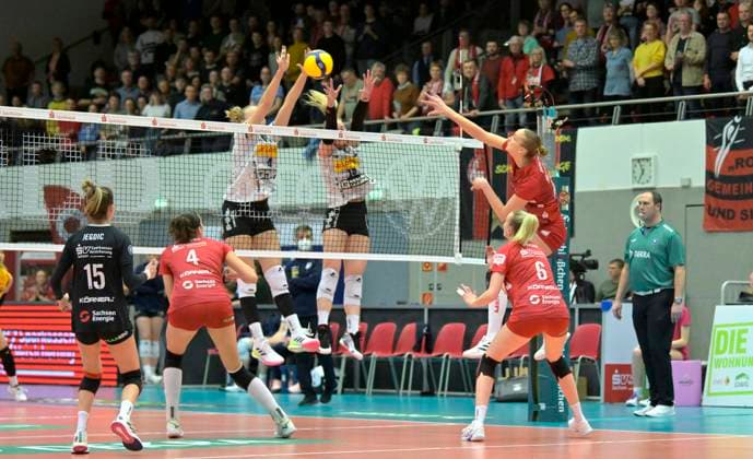 17 02 2024, Dresdens Grace Frohling smashes, Volleyball, 1 Bundesliag, Intermediate round, Dresdner SC VfB Suhl 3 2, Dresden