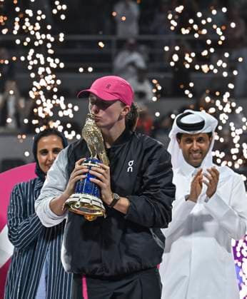 Qatar TotalEnergies Open - Day 7 Iga Swiatek of Poland is posing with the trophy after winning the WTA, Tennis Damen 1000-Qatar TotalEnergies Open tennis tournament final against Elena Rybakina of Kazakhstan at the Khalifa International Tennis Complex in Doha, Qatar, on February 17, 2024. DOHA Qatar  Copyright: xNoushadxThekkayilx originalFilename:varittyakkal-qatartot240218_npXKC.jpg