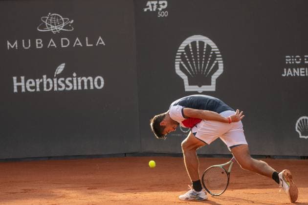 (240218) -- RIO DE JANEIRO, Feb. 18, 2024 -- Mariano Navone of Argentina hits a return to Mateus Alves of Brazil during the 1st round qualifying at the 2024 ATP500 Rio Open at Jockey Club Brasileiro in Rio de Janeiro, Brazil, Feb. 17, 2024. ) (SP)BRAZIL-RIO DE JANEIRO-TENNIS-ATP500-RIO OPEN WangxTiancong 