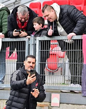 18 02 2024 Soccer Season 2023 2024 2 Soccer Bundesliga 22 Matchday 1 FC Nürnberg FCN Club 1 FC Kaiserslautern FCK Roten Teufel Sportfoto Zink xwoxzix DFL regulations prohibit any use of photographs as image sequences and or quasi video only for editorial use Cristian Fiel Trainer 1 FC Nürnberg FCN Selfies with Clubfans