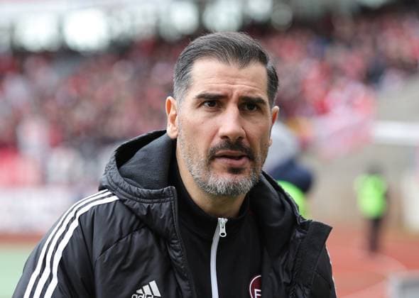 18 02 2024 Soccer Season 2023 2024 2 Soccer Bundesliga 22 Matchday 1 FC Nürnberg FCN Club 1 FC Kaiserslautern FCK Roten Teufel Sportfoto Zink DaMa xdaxmax DFL regulations prohibit any use of photographs as image sequences and or quasi video only for editorial use Cristian Fiel Trainer 1 FC Nürnberg FCN thoughtful disappointed disappointment