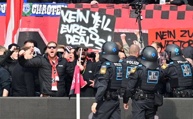 18 02 2024 Soccer season 2023 2024 2 Soccer Bundesliga 22 Matchday 1 FC Nürnberg FCN Club 1 FC Kaiserslautern FCK Roten Teufel Sportfoto Zink xwoxzix DFL regulations prohibit any use of photographs as image sequences and or quasi video only for editorial use Protest Fan protest against investors Clubfans in the interior banner Banner interruption interruption of match Police USK