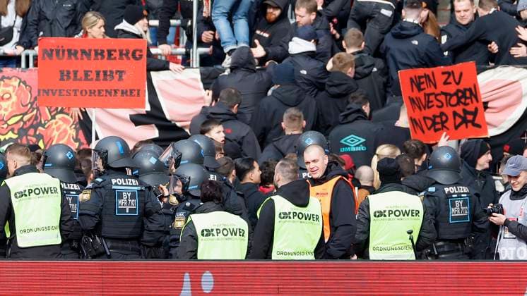 Picture from left Fans from Nuremberg enter the interior and a protest banner against the planned entry of investors into the DFL, the police try to get the fans back into the block 18 02 2024, Soccer, 2 Bundesliga, 1 FC Nuernberg 1 FC Kaiserslautern, GER, Nuernberg, Max Morlock Stadion DFL REGULATIONS PROHIBIT ANY USE OF PHOTOGRAPHS AS IMAGE SEQUENCES AND OR QUASI VIDEO Copyright: HMBxMedia xHeikoxBecker
