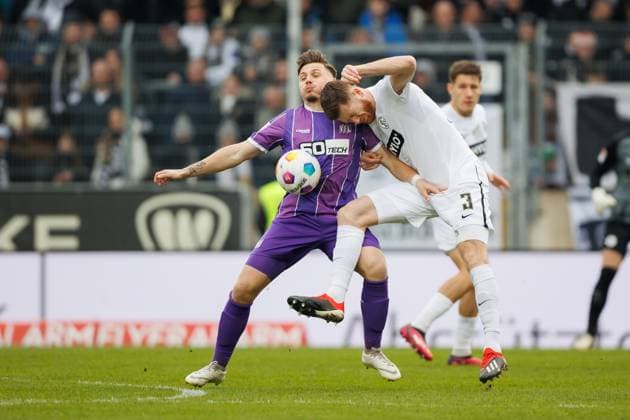Florian Le Joncour SV 07 Elversberg in duel with Erik Engelhardt VFL Osnabrueck , SV Elversberg vs VFL Osnabrueck, Soccer, 2 Bundesliga, Matchday 20, Season 2023 2024, 18 02 2024 SV Elversberg vs VFL Osnabrueck, Soccer, 2 Bundesliga, Matchday 20, Season 2023 2024, 18 02 2024 Elversberg Copyright: xEibner-Pressefoto AlexanderxNeisx EP_ANS