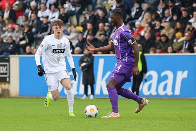 18 02 2024, Football, Men, 2 Bundesliga , 22 Matchday, Season 2023 2024, SV 07 Elversberg VfL Osnabrück, Paul Wanner SV 07 Elversberg , Maxwell Gyamfi VfL Osnabrück Elversberg Ursapharm Arena an der Kaiserlinde Saarland Germany EN
