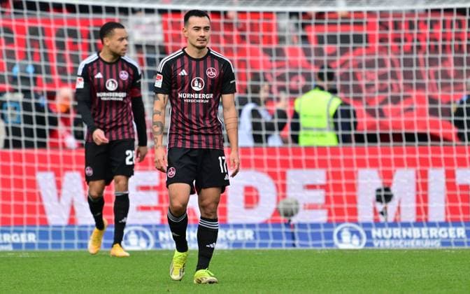 18 02 2024 Soccer season 2023 2024 2 Soccer Bundesliga 22 Matchday 1 FC Nürnberg FCN Club 1 FC Kaiserslautern FCK Roten Teufel Sportfoto Zink xwoxzix DFL regulations prohibit any use of photographs as image sequences and or quasi video only for editorial use Jens Castrop 17, 1 FC Nürnberg FCN disappointed disappointment behind Jan Gyamerah 28, 1 FC Nürnberg FCN