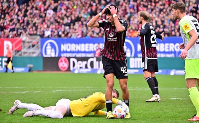 18 02 2024 Soccer Season 2023 2024 2 Soccer Bundesliga 22 Matchday 1 FC Nürnberg FCN Club 1 FC Kaiserslautern FCK Roten Teufel Sportfoto Zink xwoxzix DFL regulations prohibit any use of photographs as image sequences and or quasi video only for editorial use Can Yilmaz Uzun 42, 1 FC Nürnberg FCN Julian Krahl 18, 1 FC Kaiserslautern FCK
