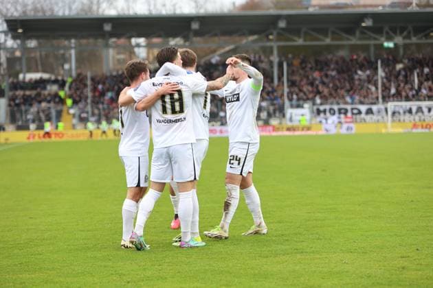 18 02 2024, Soccer, Men, 2 Bundesliga , 22 Matchday, Season 2023 2024, SV 07 Elversberg VfL Osnabrück, Goal celebration to 1 0, Goalscorer Manuel Feil SV 07 Elversberg Elversberg Ursapharm Arena an der Kaiserlinde Saarland Germany EN
