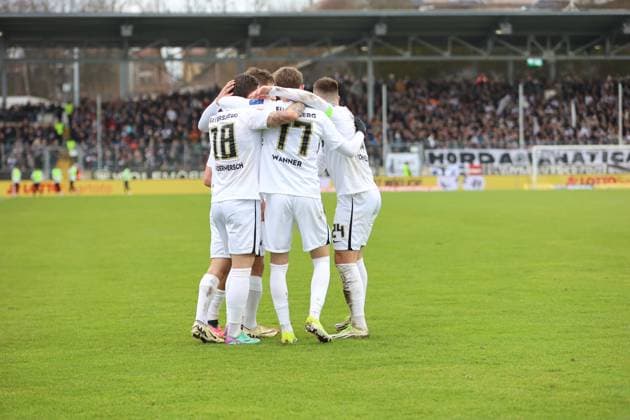 18 02 2024, Soccer, Men, 2 Bundesliga , 22 Matchday, Season 2023 2024, SV 07 Elversberg VfL Osnabrück, Goal celebration to 1 0, Goalscorer Manuel Feil SV 07 Elversberg Elversberg Ursapharm Arena an der Kaiserlinde Saarland Germany EN