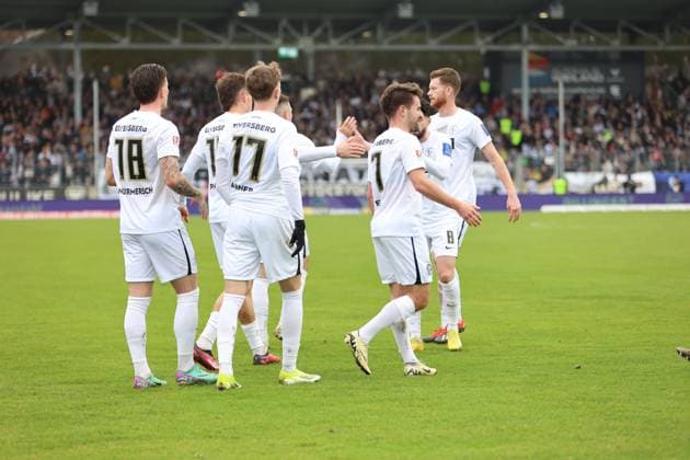 18 02 2024, Soccer, Men, 2 Bundesliga , 22 Matchday, Season 2023 2024, SV 07 Elversberg VfL Osnabrück, Goal celebration to 1 0, Goalscorer Manuel Feil SV 07 Elversberg Elversberg Ursapharm Arena an der Kaiserlinde Saarland Germany EN