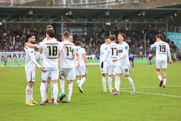 18 02 2024, Soccer, Men, 2 Bundesliga , 22 Matchday, Season 2023 2024, SV 07 Elversberg VfL Osnabrück, Goal celebration to 1 0, Goalscorer Manuel Feil SV 07 Elversberg Elversberg Ursapharm Arena an der Kaiserlinde Saarland Germany EN