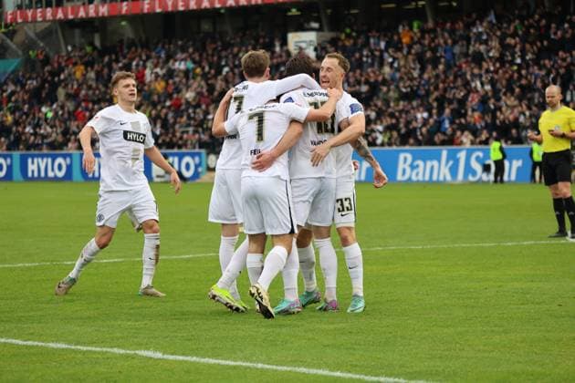 18 02 2024, Soccer, Men, 2 Bundesliga , 22 Matchday, Season 2023 2024, SV 07 Elversberg VfL Osnabrück, Goal celebration to 2 0, Scorer Hugo Vandermersch SV 07 Elversberg Elversberg Ursapharm Arena an der Kaiserlinde Saarland Germany EN