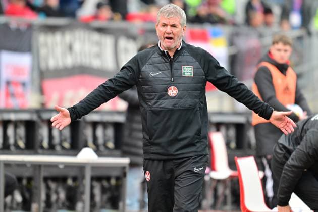 18 02 2024 Soccer Season 2023 2024 2 Soccer Bundesliga 22 Matchday 1 FC Nürnberg FCN Club 1 FC Kaiserslautern FCK Roten Teufel Sportfoto Zink xwoxzix DFL regulations prohibit any use of photographs as image sequences and or quasi video only for editorial use Friedhelm Funkel Trainer 1 FC Kaiserslautern FCK reklamiert gestikuliert Geste