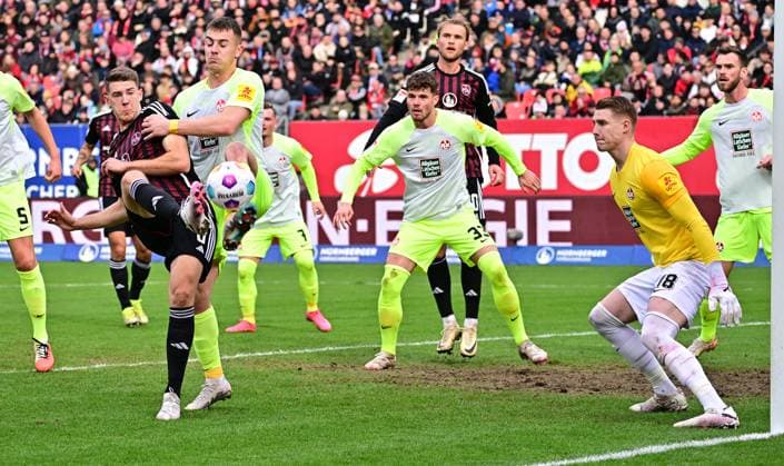 18 02 2024 Soccer Season 2023 2024 2 Soccer Bundesliga 22 Matchday 1 FC Nürnberg FCN Club 1 FC Kaiserslautern FCK Roten Teufel Sportfoto Zink xwoxzix DFL regulations prohibit any use of photographs as image sequences and or quasi video only for editorial use Florian Flick 6, 1 FC Nürnberg FCN Filip Kaloc 26, 1 FC Kaiserslautern FCK Jan Elvedi 33, 1 FC Kaiserslautern FCK Julian Krahl 18, 1 FC Kaiserslautern FCK