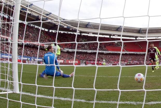 18 02 2024 Soccer Season 2023 2024 2 Soccer Bundesliga 22 Matchday 1 FC Nuremberg FCN Club 1 FC Kaiserslautern FCK Roten Teufel Sportfoto Zink DaMa xdaxmax DFL regulations prohibit any use of photographs as image sequences and or quasi video only for editorial use Tor Treffer Torschuß zum 0 1 Torschütze Richmond Tachie 29, 1 FC Kaiserslautern FCK vs Carl Klaus 1, 1 FC Nuremberg FCN