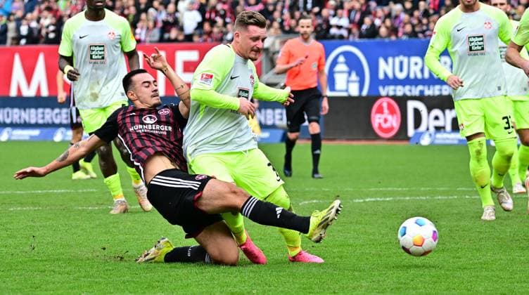 18 02 2024 Soccer season 2023 2024 2 Soccer Bundesliga 22 Matchday 1 FC Nürnberg FCN Club 1 FC Kaiserslautern FCK Roten Teufel Sportfoto Zink xwoxzix DFL regulations prohibit any use of photographs as image sequences and or quasi video only for editorial use Jens Castrop 17, 1 FC Nürnberg FCN Marlon Ritter 7, 1 FC Kaiserslautern FCK