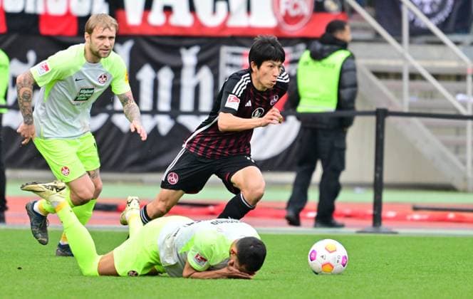 18 02 2024 Soccer Season 2023 2024 2 Soccer Bundesliga 22 Matchday 1 FC Nürnberg FCN Club 1 FC Kaiserslautern FCK Roten Teufel Sportfoto Zink xwoxzix DFL regulations prohibit any use of photographs as image sequences and or quasi video only for editorial use Kenny Prince Redondo 11, 1 FC Kaiserslautern FCK Kanji Okunuki 11, 1 FC Nürnberg FCN