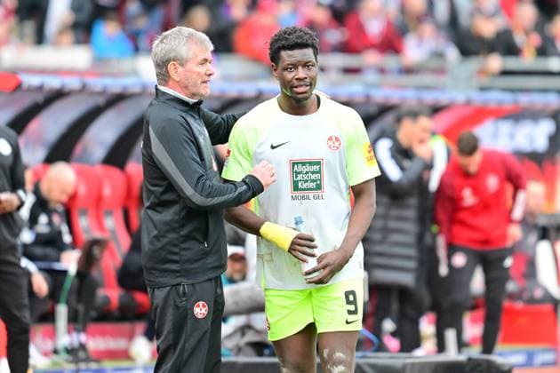 18 02 2024 Soccer Season 2023 2024 2 Soccer Bundesliga 22 Matchday 1 FC Nürnberg FCN Club 1 FC Kaiserslautern FCK Roten Teufel Sportfoto Zink xwoxzix DFL regulations prohibit any use of photographs as image sequences and or quasi video only for editorial use Friedhelm Funkel Trainer 1 FC Kaiserslautern FCK Ragnar Ache 9, 1 FC Kaiserslautern FCK
