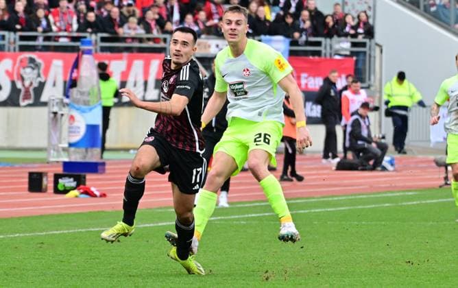 18 02 2024 Soccer Season 2023 2024 2 Soccer Bundesliga 22 Matchday 1 FC Nürnberg FCN Club 1 FC Kaiserslautern FCK Roten Teufel Sportfoto Zink xwoxzix DFL regulations prohibit any use of photographs as image sequences and or quasi video only for editorial use Filip Kaloc 26, 1 FC Kaiserslautern FCK meets Jens Castrop 17, 1 FC Nürnberg FCN in Wade Sehne