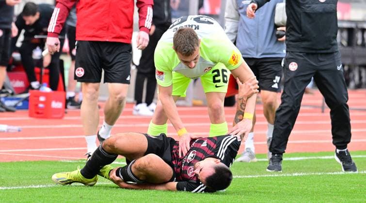 18 02 2024 Soccer Season 2023 2024 2 Soccer Bundesliga 22 Matchday 1 FC Nürnberg FCN Club 1 FC Kaiserslautern FCK Roten Teufel Sportfoto Zink xwoxzix DFL regulations prohibit any use of photographs as image sequences and or quasi video only for editorial use Jens Castrop 17, 1 FC Nürnberg FCN battered on the ground Filip Kaloc 26, 1 FC Kaiserslautern FCK with him