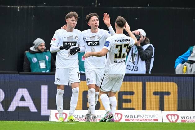 2 Bundesliga SV Elversberg VfL Osnabrück on 18 02 2024 at the Ursapharm Arena an der Kaiserlinde in Elversberg Cheering, goal celebration, goal scorer, goal scorer Paul Wanner Elversberg cheers after his goal to 3 0 with Jannik Rochelt Elversberg MT