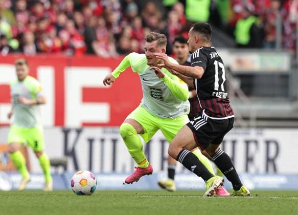 18 02 2024 Soccer Season 2023 2024 2 Soccer Bundesliga 22 Matchday 1 FC Nürnberg FCN Club 1 FC Kaiserslautern FCK Roten Teufel Sportfoto Zink DaMa xdaxmax DFL regulations prohibit any use of photographs as image sequences and or quasi video only for editorial use Marlon Ritter 7, 1 FC Kaiserslautern FCK Jens Castrop 17, 1 FC Nürnberg FCN
