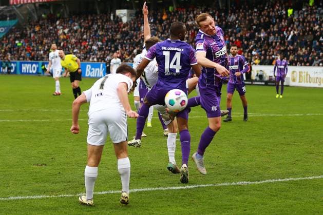 18 02 2024, xrhsx, Fussball 2 Bundesliga, SV Elversberg VfL Osnabrück emspor, v l Manuel Feil SV Elversberg erzielt das Tor zum scores the goal 1 0 DFL DFB REGULATIONS PROHIBIT ANY USE OF PHOTOGRAPHS as IMAGE SEQUENCES and or QUASI VIDEO Elversberg