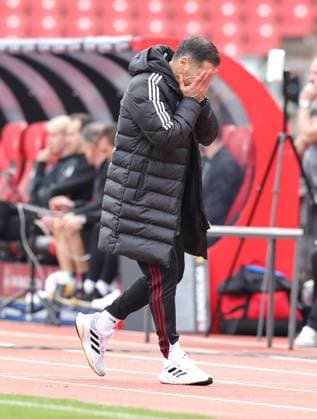 18 02 2024 Soccer Season 2023 2024 2 Soccer Bundesliga 22 Matchday 1 FC Nürnberg FCN Club 1 FC Kaiserslautern FCK Roten Teufel Sportfoto Zink DaMa xdaxmax DFL regulations prohibit any use of photographs as image sequences and or quasi video only for editorial use Cristian Fiel Trainer 1 FC Nürnberg FCN beats hands in front of face disappointed disappointment helpless stunned horrified