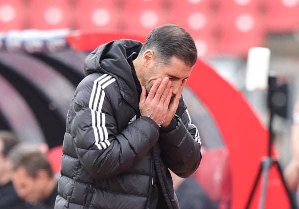 18 02 2024 Soccer Season 2023 2024 2 Soccer Bundesliga 22 Matchday 1 FC Nürnberg FCN Club 1 FC Kaiserslautern FCK Roten Teufel Sportfoto Zink DaMa xdaxmax DFL regulations prohibit any use of photographs as image sequences and or quasi video only for editorial use Cristian Fiel Trainer 1 FC Nürnberg FCN beats hands in front of face disappointed disappointment helpless stunned horrified
