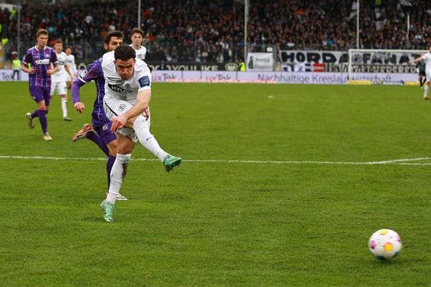 18 02 2024, xrhsx, Fußball 2 Bundesliga, SV Elversberg VfL Osnabrück emspor, v l Hugo Vandermersch SV Elversberg erzielt das Tor zum scores the goal 2 0 DFL DFB REGULATIONS PROHIBIT ANY USE OF PHOTOGRAPHS as IMAGE SEQUENCES and or QUASI VIDEO Elversberg