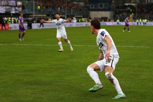 18 02 2024, xrhsx, Fußball 2 Bundesliga, SV Elversberg VfL Osnabrück emspor, v l Torjubel nach dem Tor zum celebrating the goal celebrate 2 0 Hugo Vandermersch SV Elversberg DFL DFB REGULATIONS PROHIBIT ANY USE OF PHOTOGRAPHS as IMAGE SEQUENCES and or QUASI VIDEO Elversberg