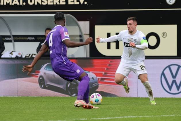 18 02 2024, Soccer, Men, 2 Bundesliga , 22 Matchday, Season 2023 2024, SV 07 Elversberg VfL Osnabrück, Luca Schnellbacher SV 07 Elversberg , Maxwell Gyamfi VfL Osnabrück Elversberg Ursapharm Arena an der Kaiserlinde Saarland Germany EN