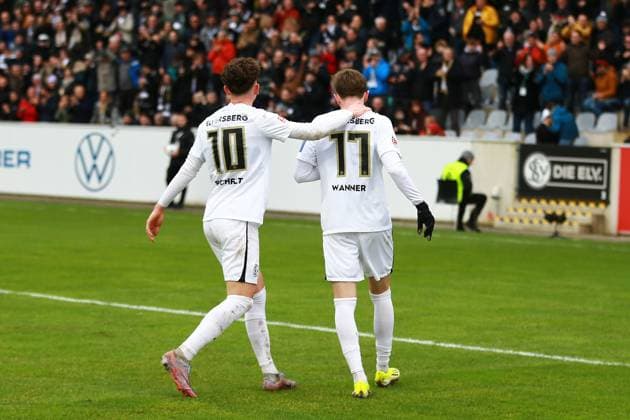 18 02 2024, xrhsx, Fußball 2 Bundesliga, SV Elversberg VfL Osnabrück emspor, v l Torjubel nach dem Tor zum celebrating the goal celebrate 3 0 durch Paul Wanner SV Elversberg DFL DFB REGULATIONS PROHIBIT ANY USE OF PHOTOGRAPHS as IMAGE SEQUENCES and or QUASI VIDEO Elversberg
