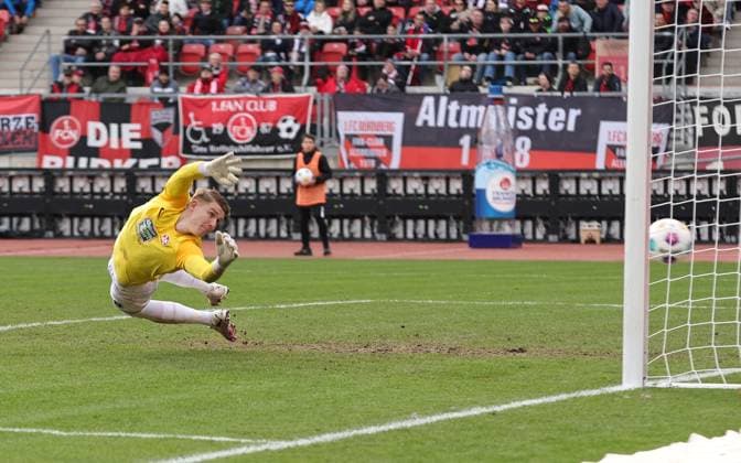18 02 2024 Soccer Season 2023 2024 2 Soccer Bundesliga 22 Matchday 1 FC Nürnberg FCN Club 1 FC Kaiserslautern FCK Roten Teufel Sportfoto Zink DaMa xdaxmax DFL regulations prohibit any use of photographs as image sequences and or quasi video only for editorial use Tor Treffer Goal shot to 1 1 Goalscorer Can Yilmaz Uzun 42, 1 FC Nürnberg FCN, not in picture gg Julian Krahl 18, 1 FC Kaiserslautern FCK who can only look after the ball