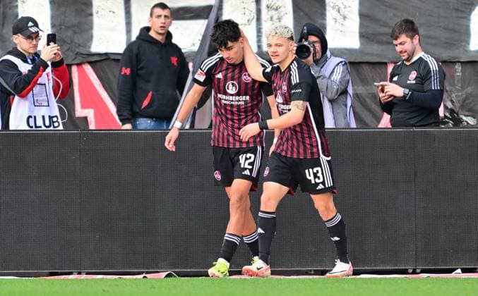 18 02 2024 Soccer Season 2023 2024 2 Soccer Bundesliga 22 Matchday 1 FC Nürnberg FCN Club 1 FC Kaiserslautern FCK Roten Teufel Sportfoto Zink xwoxzix DFL regulations prohibit any use of photographs as image sequences and or quasi video only for editorial use Torjubel Jubel nach Treffer Tor Torschuß zum 1 1 durch Can Yilmaz Uzun 42, 1 FC Nürnberg FCN Can Yilmaz Uzun 42, 1 FC Nürnberg FCN Jannik Hofmann 43, 1 FC Nürnberg FCN